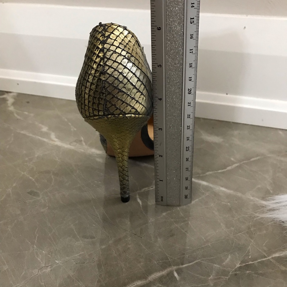 Report Signature Pumps - Picture 6 of 8